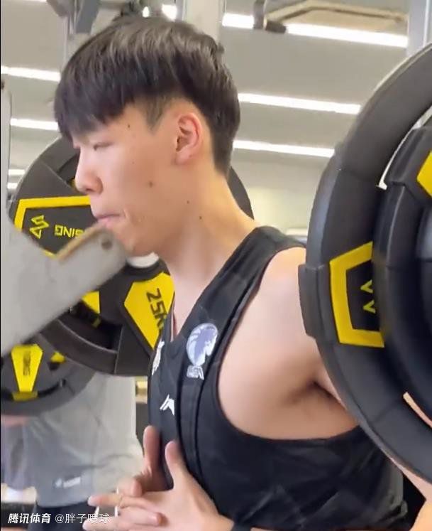 曼联一线队正牌中后卫仅剩埃文斯一人可出战比赛。